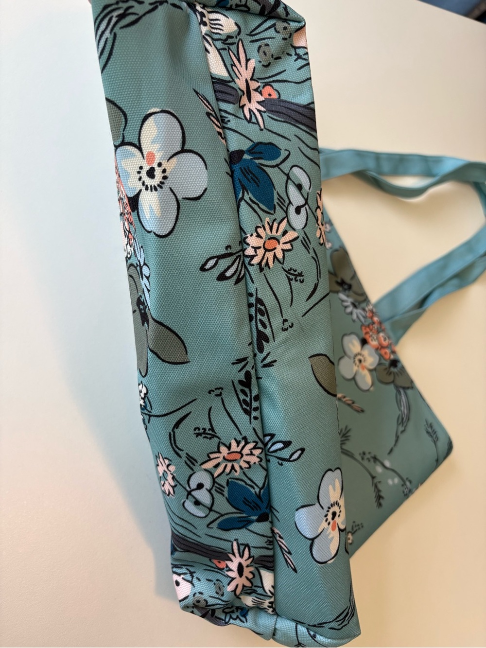 Vera Bradley Yankee Candle Sunlit Garden tote - Picture 8 of 9